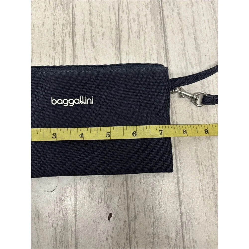 Baggallini Navy Blue RFID Wristlet EUC